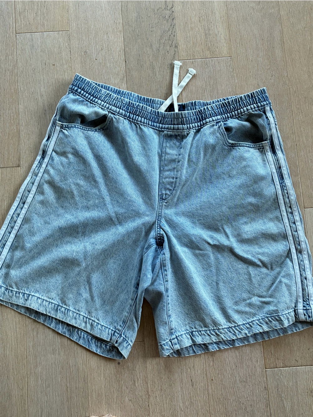 GAP Ultrasoft Denim Jorts ( shorts)  with side white stripes XL